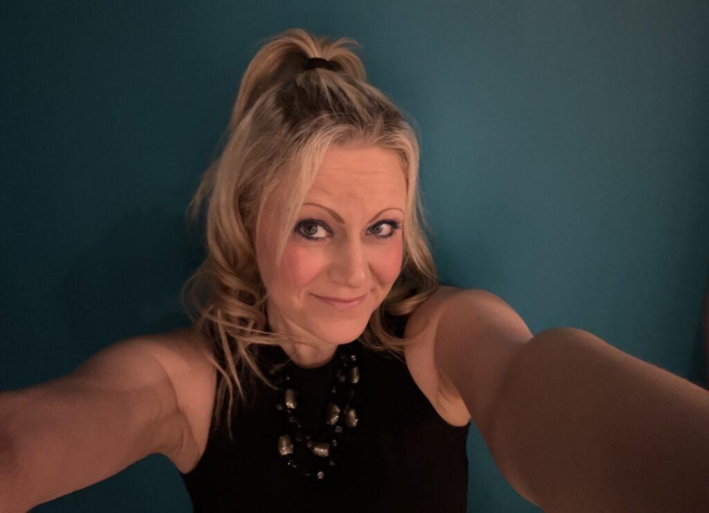 Tracy Wedding & Events Singer Tribute Acts Essex 90's