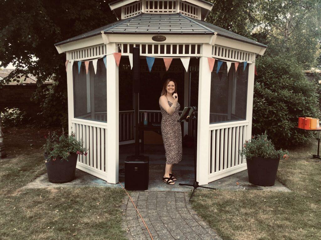 Tracy performing as one of the best Essex Wedding Singers at a daytime drinks reception.